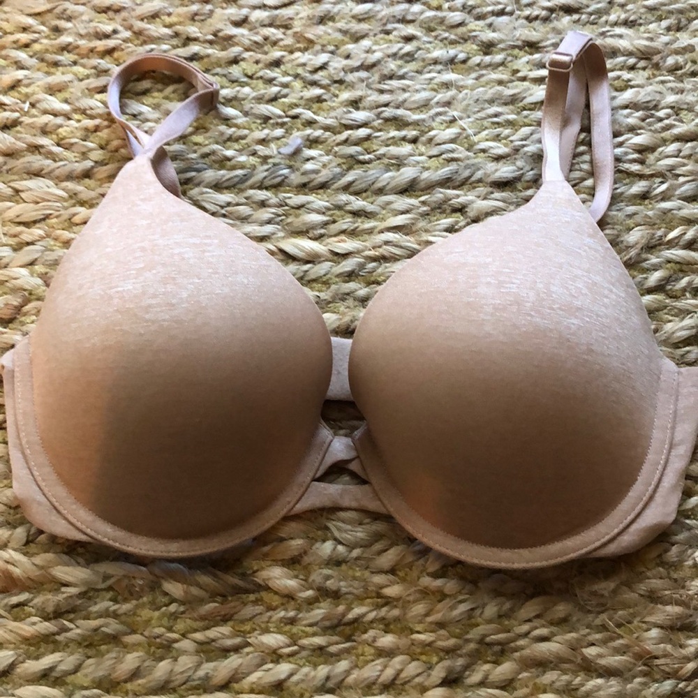 Victoria’s Secret 32D perfect shape bra in nude